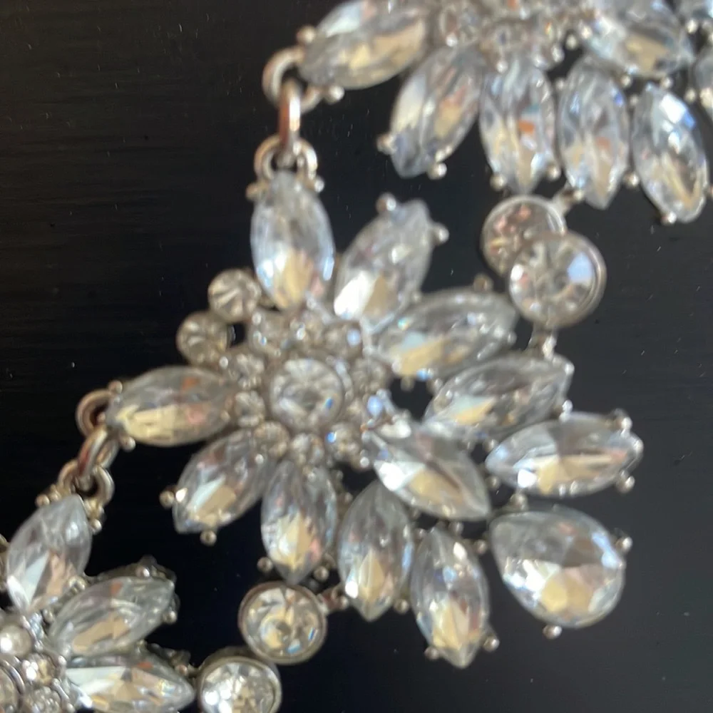 Clear Statement Necklace - Picture 5 of 6